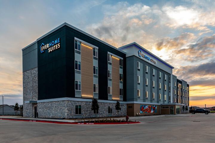 Everhome Suites Bastrop by Choice Hotels