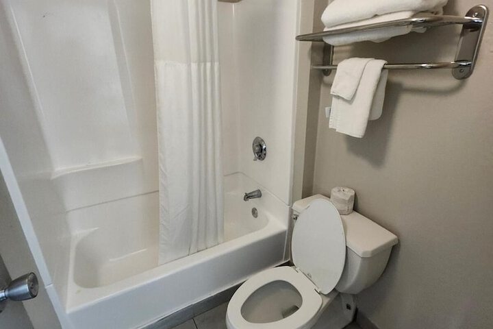 Room 5 of 11