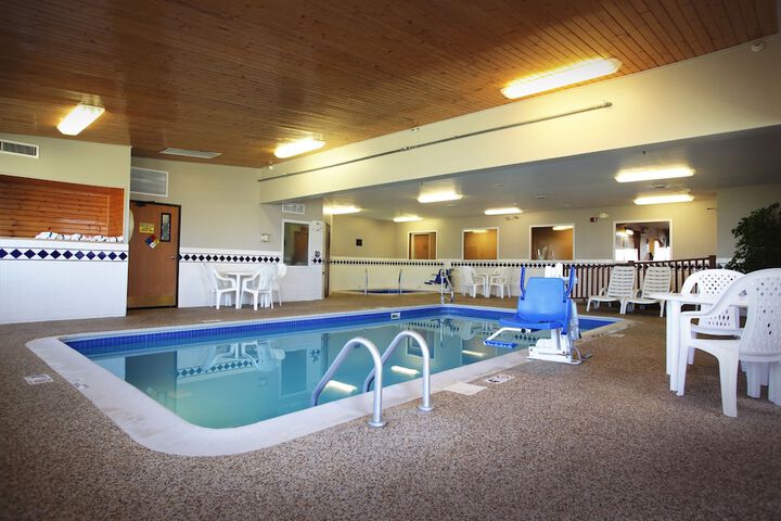 Ramada by Wyndham Spirit Lake / Okoboji