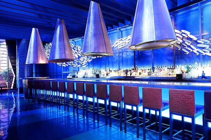 Lounge 107 of 166