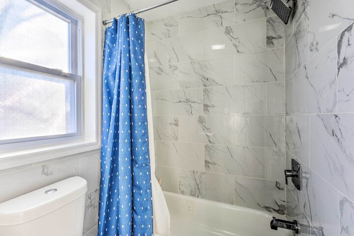 Bright Irvington Home 2 Mi to Prudential Center!