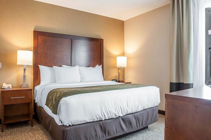 Comfort Suites West Warwick - Providence