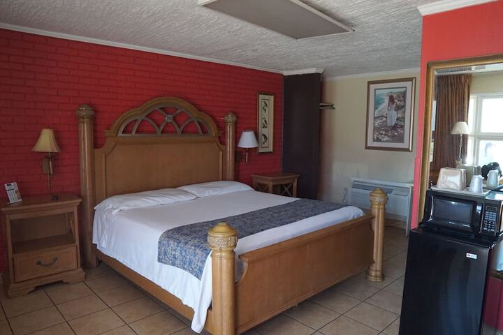 Room 7 of 14