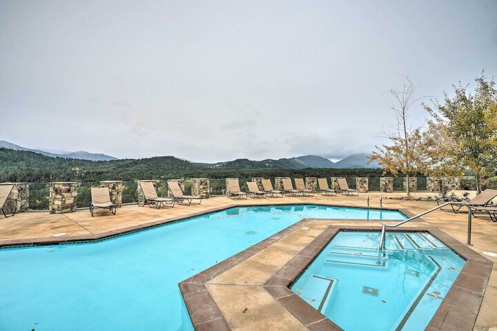 Mountain Views & Pool Access: Cle Elum Condo!
