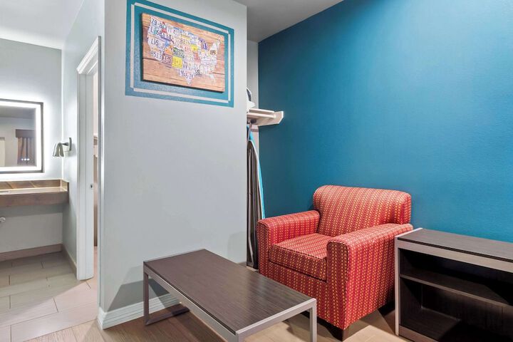 Econo Lodge Inn & Suites Channelview - Houston East