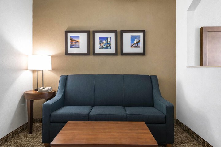 Comfort Suites Baymeadows Near Butler Blvd