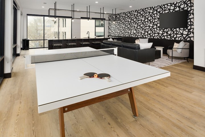 Lounge 46 of 52