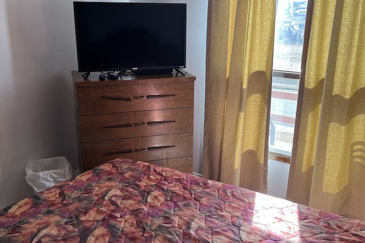 Room 13 of 28