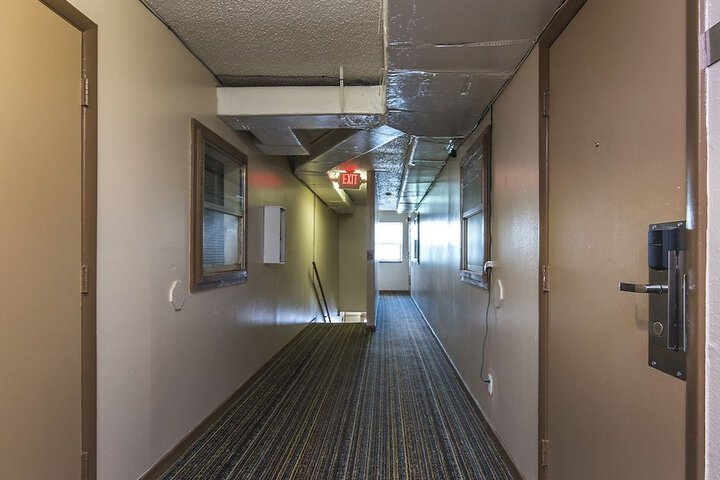 Ballroom/Hall 14 of 15