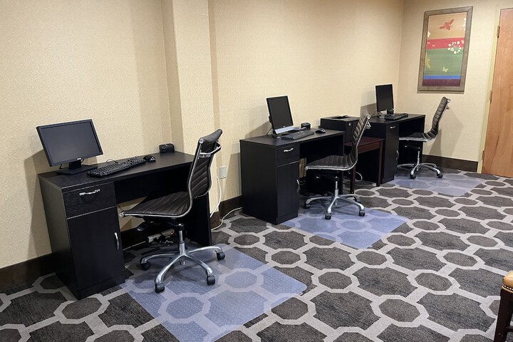 Business Center 67 of 72