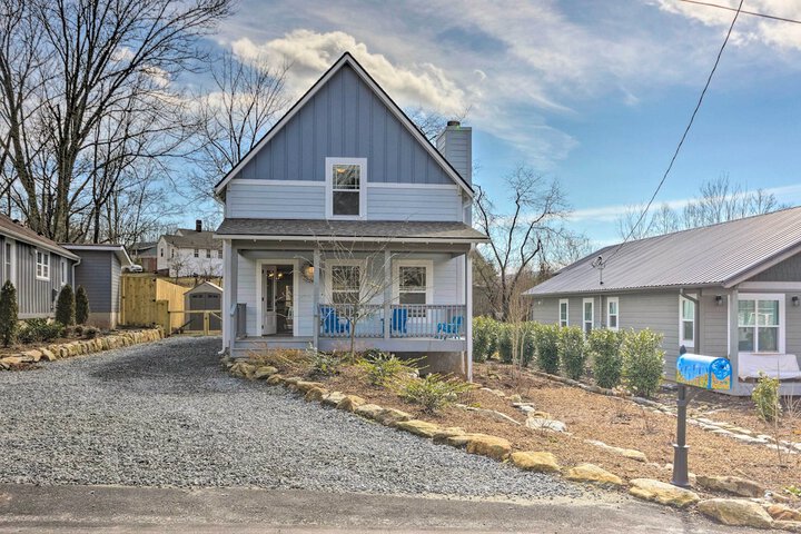 Downtown Brevard Retreat With Fire Pit & Deck!