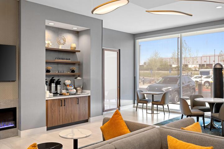 La Quinta Inn & Suites by Wyndham La Habra