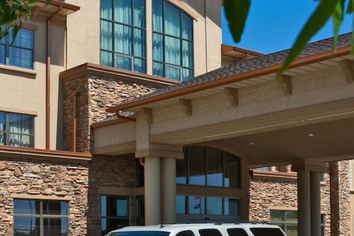 Clubhouse Hotel Suites Sioux Falls