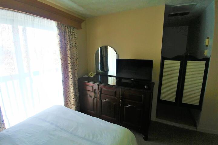 Room 17 of 38