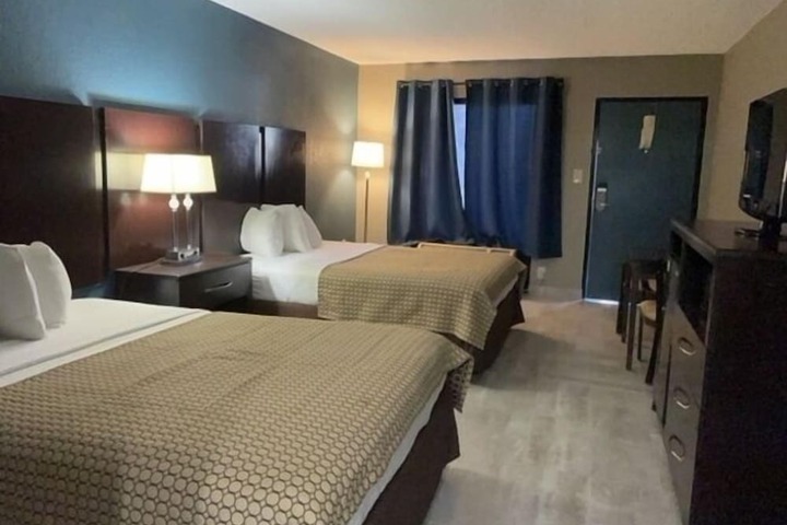 Room 12 of 19