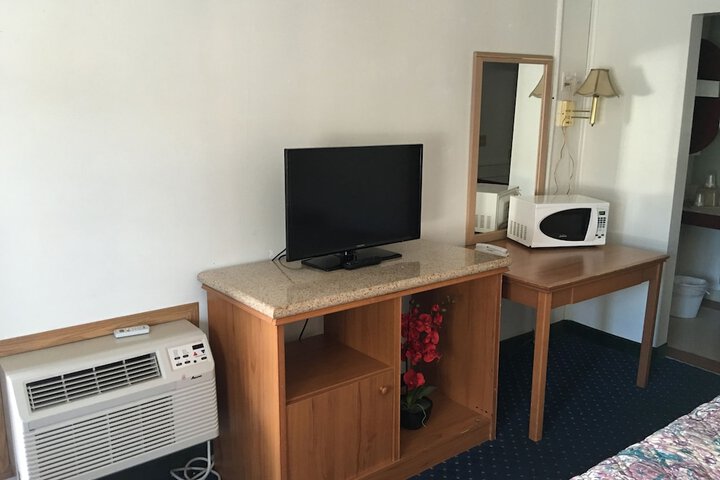 Room 3 of 9