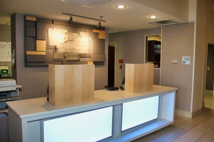 Holiday Inn Express & Suites Douglas by IHG
