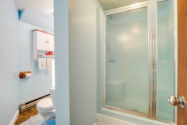 Spacious Woodbury Home w / Pool + Hot Tub!