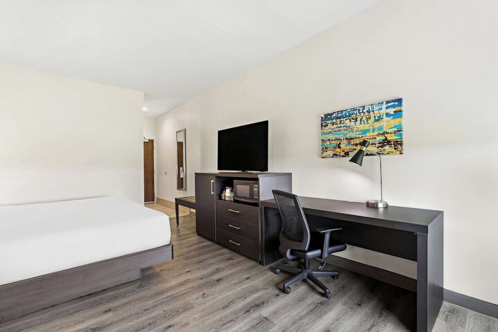 Room 9 of 32
