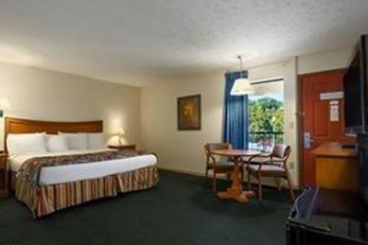 Suite 5 of 15