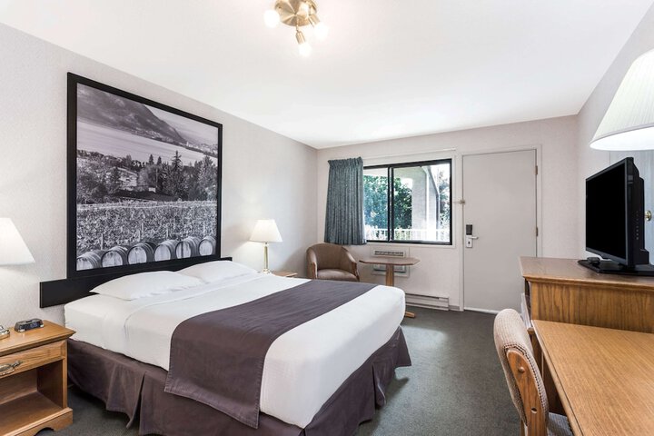 Room 33 of 43