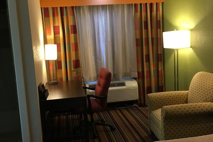 Room 7 of 27