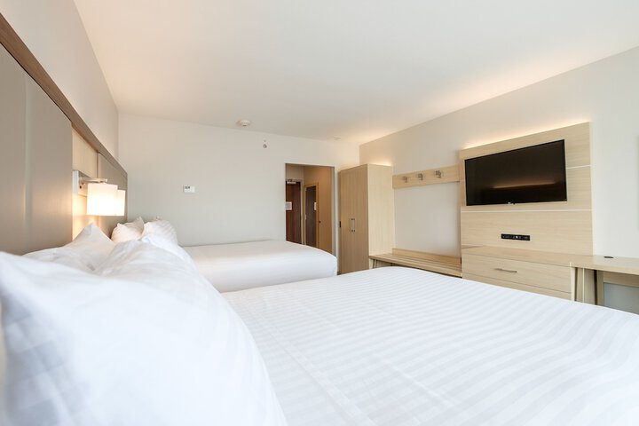 Room 14 of 33