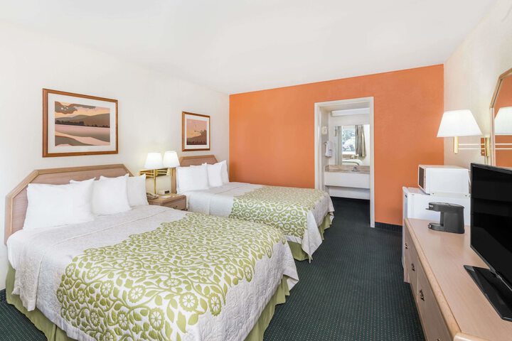 Room 9 of 18