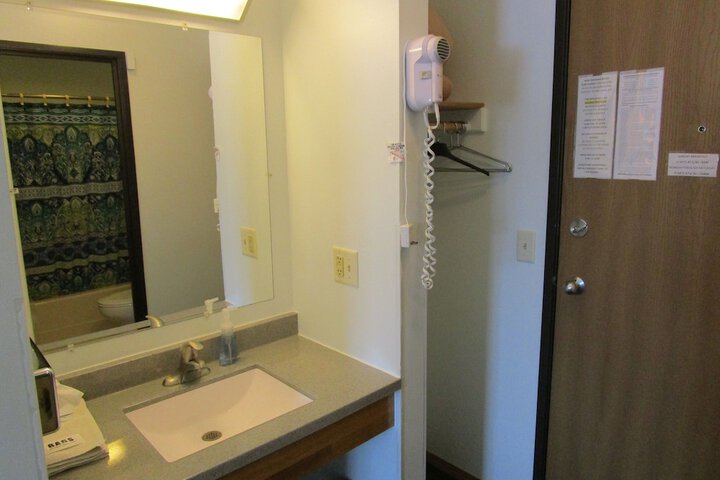 Room 9 of 32