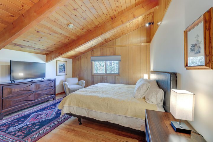 Spacious Pinedale Home w / Mountain Range View