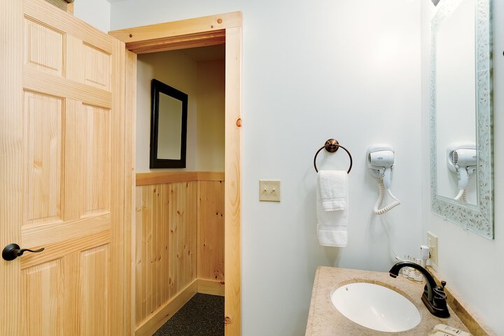 Room 103 of 153