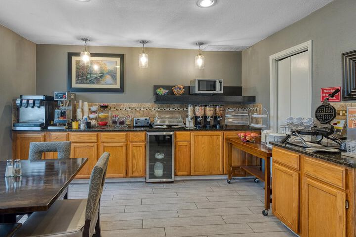 SureStay by Best Western Kansas City Country Inn North