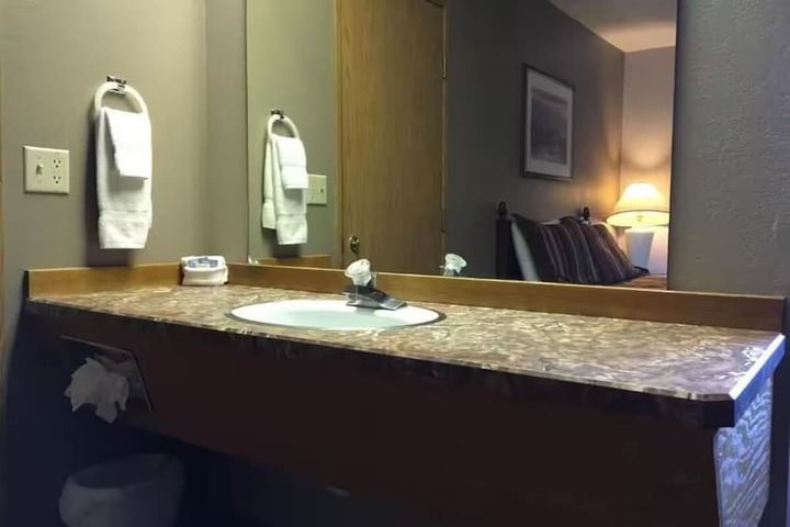 Timber Lodge Inn