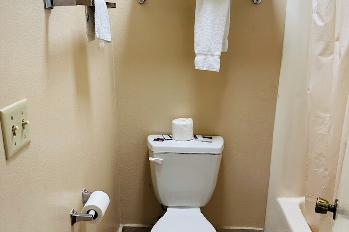 Room 11 of 27