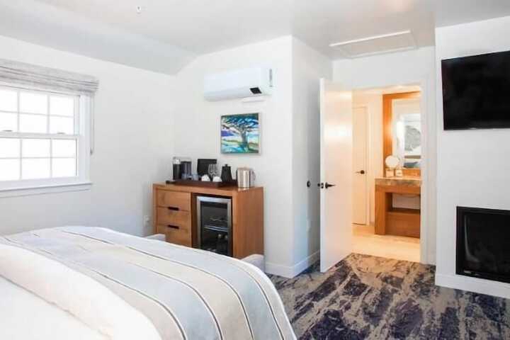 Carmel Beach Hotel