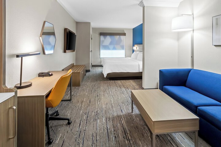Holiday Inn Express & Suites Hebron - Cincinnati Airport by IHG