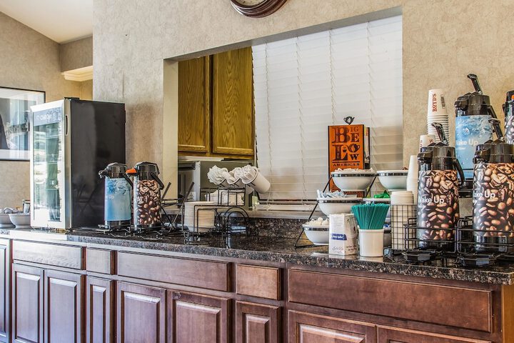 Breakfast/Coffee Service 20 of 26