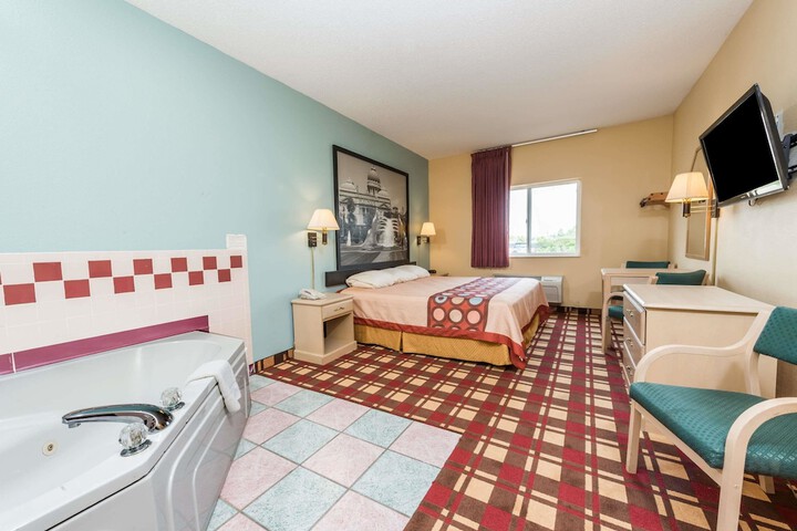 Room 18 of 25