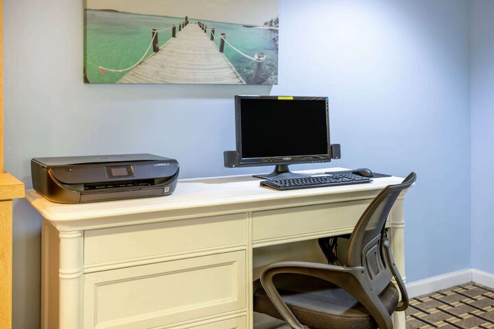 Business Center 40 of 41