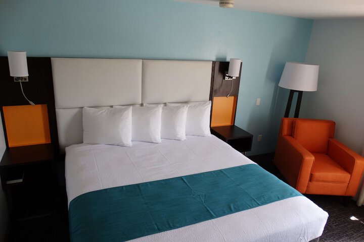 Room 27 of 32