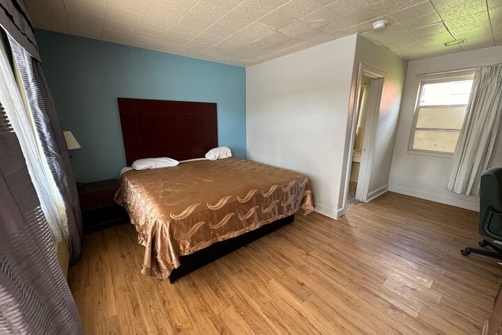 Room 12 of 40