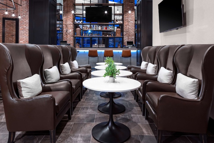 Lounge 50 of 55