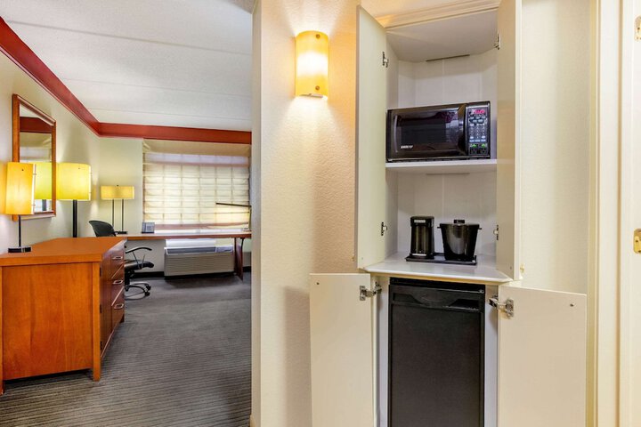 Room 14 of 30