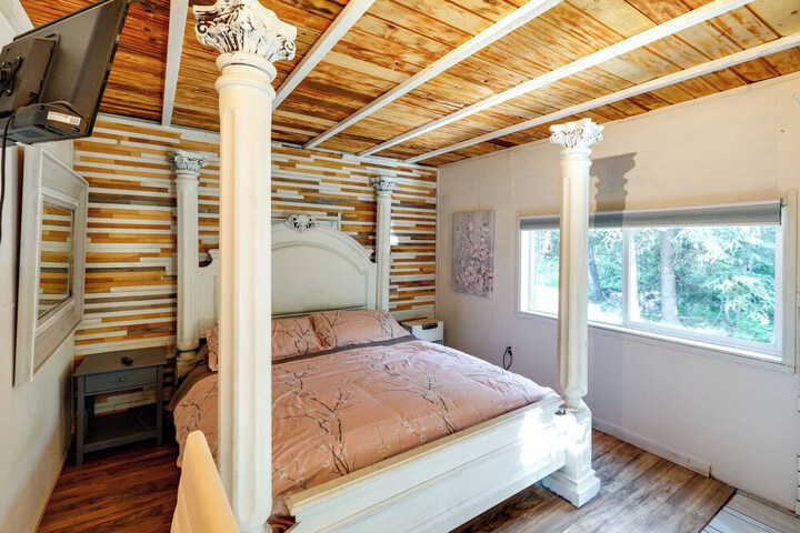 Delta Junction Rental w / Shared Pool & Hot Tub!