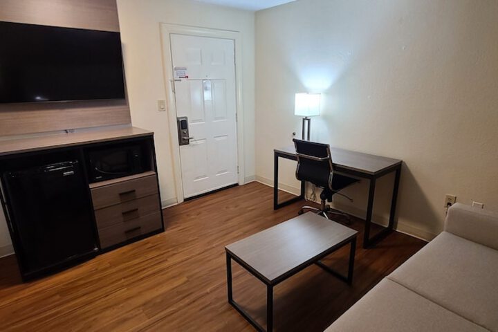 Red Roof Inn & Suites Cornelius – Lake Norman