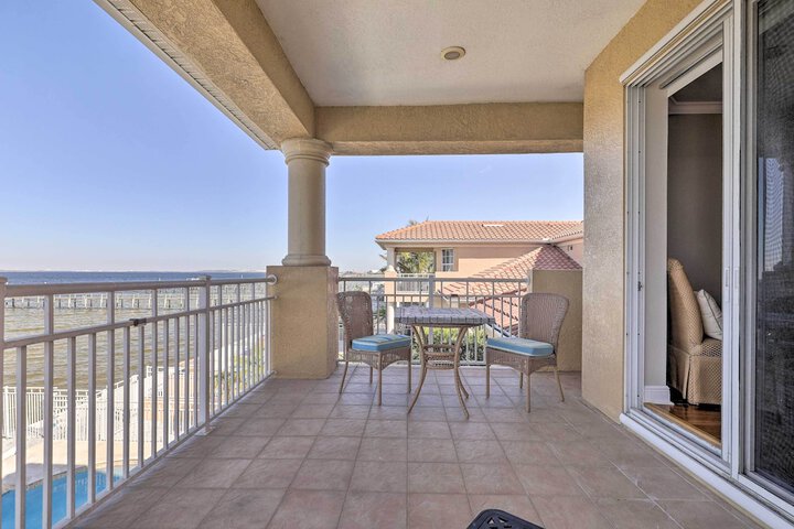 Waterfront Gem w / Pool & Dock in Apollo Beach