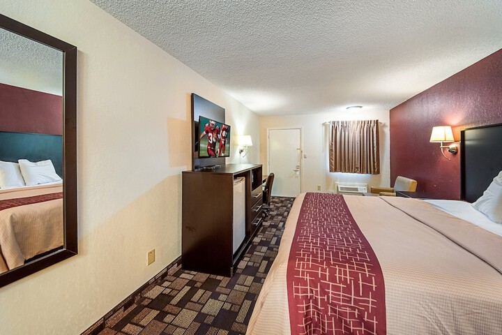 Room 17 of 28
