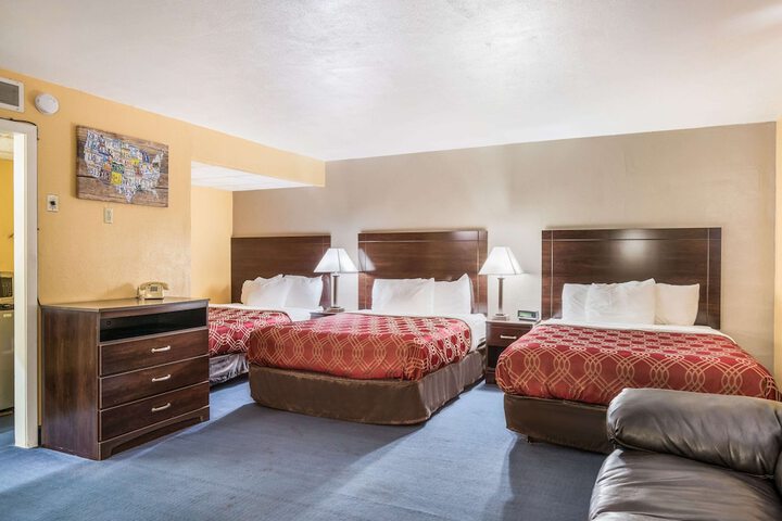 Room 16 of 34