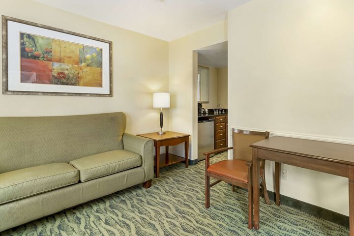 Room 10 of 28