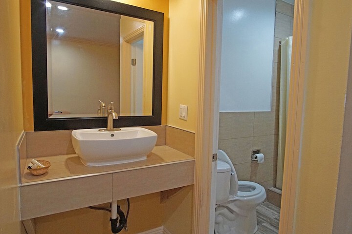 Room 17 of 29